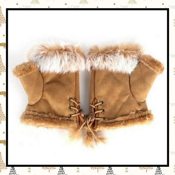 Accessories - ‼️CLEARANCE PRICE FIRM‼️🎉HP🎉❄Fingerless Fur Gloves❄